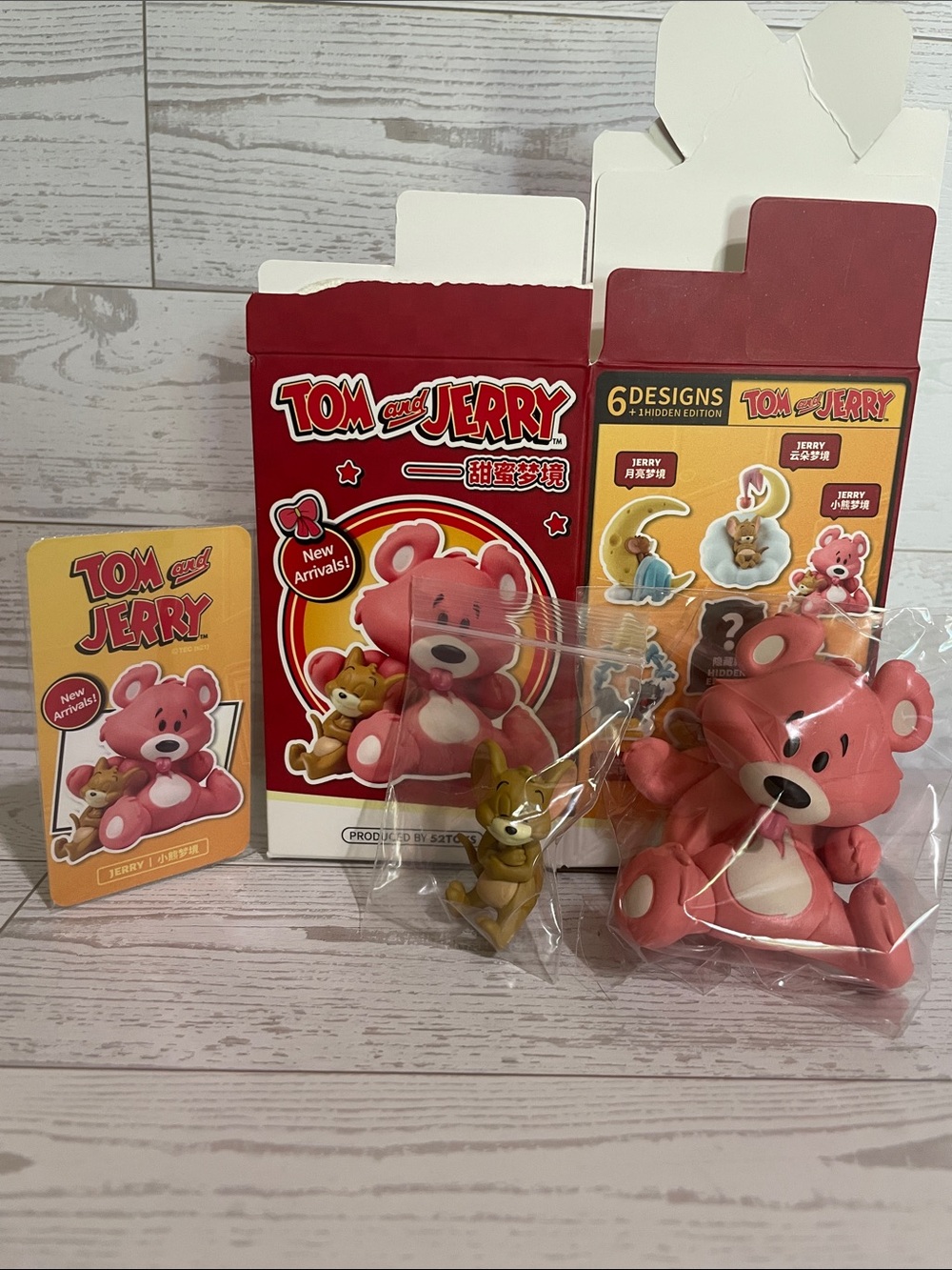 AUTHENTIC 52 Toys x Warner Tom & Jerry- Sweet Dreams- Jerry & Pink Bear